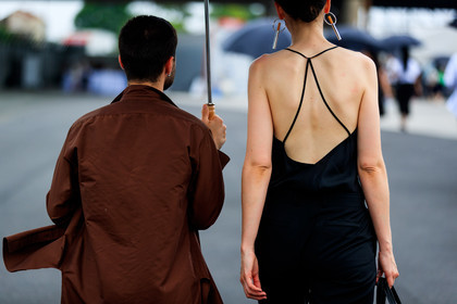 black dress, brown shirt, bun, earrings, open back, vêtements, fashion week, frenchystyle, FW, jonathan paciullo, street style, PFW, PARIS, atmosphere details, horizontal, detail, AUTUMN WINTER 2018-2019, FALL WINTER 2018-2019, FW 18-19