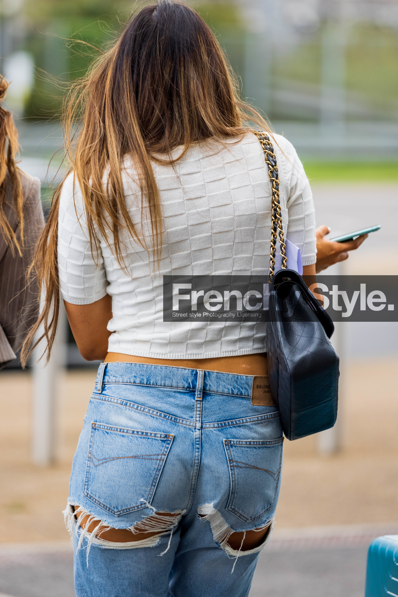 denim, jeans, ripped, handbag, chanel bag, knitted top, top, vanilla, fashion week, frenchystyle, FW, jonathan paciullo, street style, SPRING SUMMER 2022, SS 22, LFW, LONDON, vertical, atmosphere details, detail