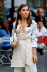 karina nigay, white total look, white jacket, white bra, white shirt, white skirt, white pants, white leather clutch, bottega veneta bag, layered jacket, layered skirt, layered bra, fashion week, frenchystyle, FW, jonathan paciullo, street style, MFW, MILAN, SPRING SUMMER 2020, SS 20