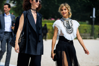 black bag, black jacket, black pants, black skirt, choker, embroideries, leather bag, necklace, pearls, pleats, ruffles, satin stitch, sleeveless, sunglasses, white shirt, fashion week, frenchystyle, FW, jonathan paciullo, street style, PFW, PARIS, horizontal, atmosphere details, detail, AUTUMN WINTER 2018-2019, FALL WINTER 2018-2019, FW 18-19