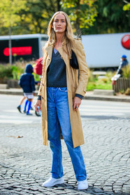 beige leather jacket, white leather sneakers, blue jeans, flare jeans, denim, grey pullover, nike shoes, long jacket, PARIS, PFW, fashion week, frenchystyle, FW, jonathan paciullo, street style, SPRING SUMMER 2021, SS 21, vertical, full length, model