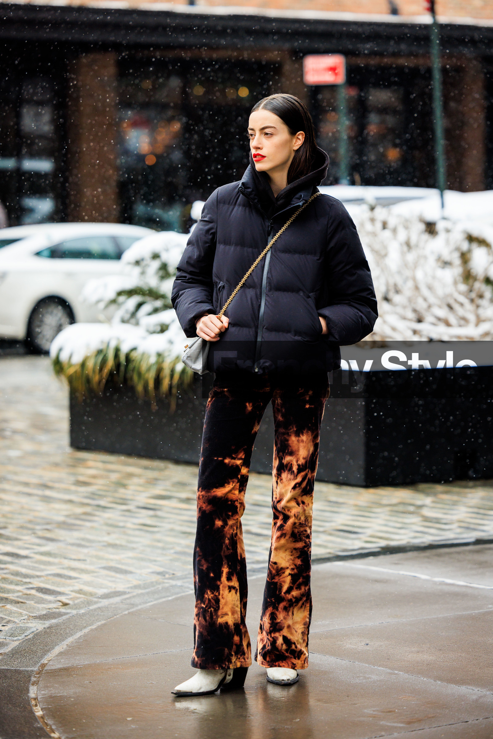 tie dye pants, paco rabbane printed orange pants, flared pants, black jacket, black winter jacket, puffy jacket, crossbody bag, white boots, fashion week, frenchystyle, FW, jonathan paciullo, street style, NYFW, NEW YORK, AUTUMN WINTER 2022-2023, FALL WINTER 2022_2023, FW 22-23, vertical, full length, model