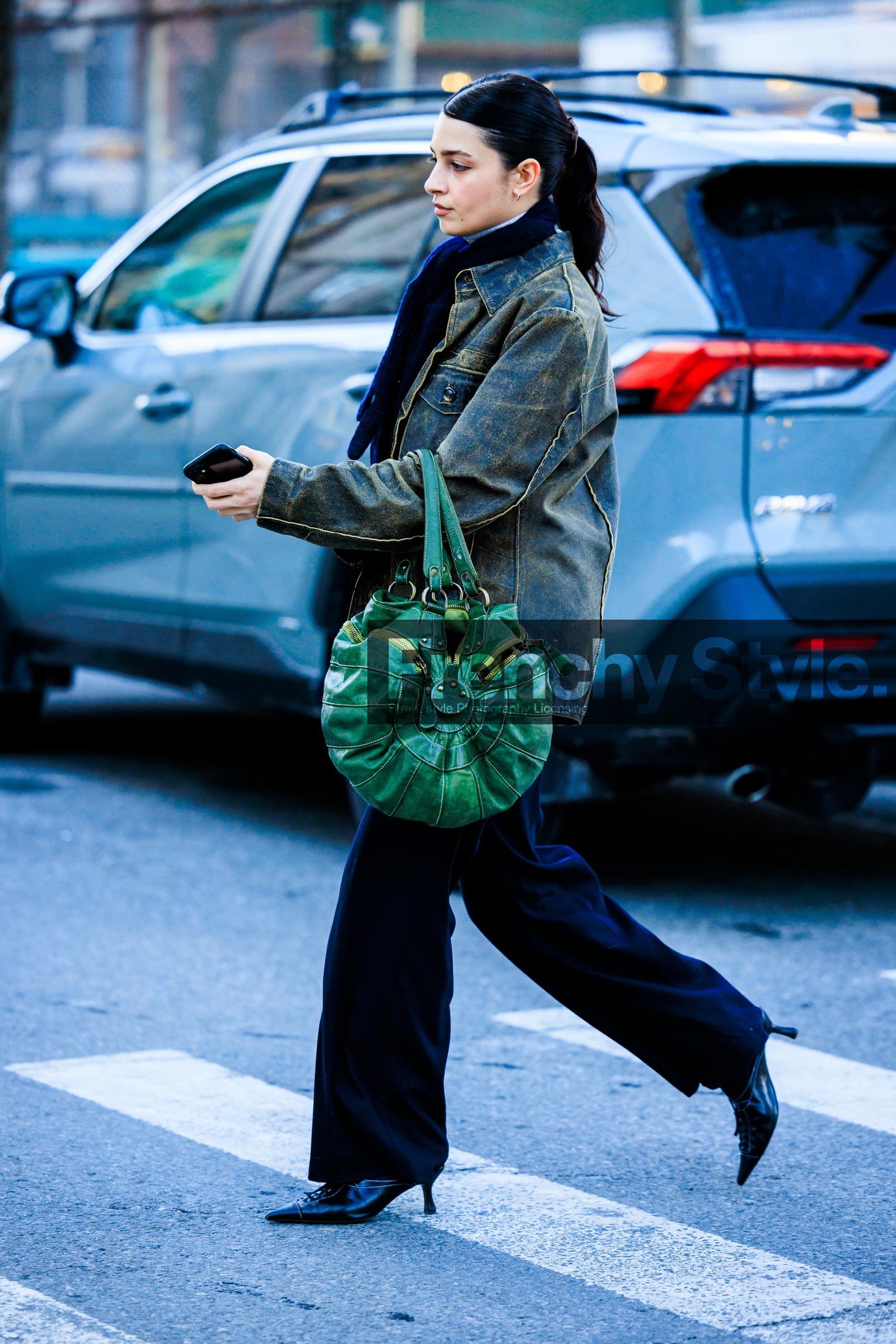 details, full black look, black pants, white striped pants, fashion week, frenchystyle, FW, jonathan paciullo, street style, NYFW, NEW YORK, AUTUMN WINTER 2022-2023, FALL WINTER 2022_2023, FW 22-23, vertical, full length