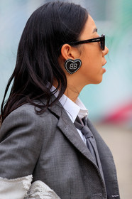 yuyu zhangzou, yuwei zhangzou, thom browne look, thom browne jacket, thom browne tie, thom browne shirt, saint laurent sunglasses, black sunglasses, black earrings, heart shape earrings, strassed earrings, grey jacket, grey tie, grey total look, fashion week, frenchystyle, FW, jonathan paciullo, street style, PFW, PARIS, SPRING SUMMER 2020, SS 20, horizontal, atmosphere details, detail
