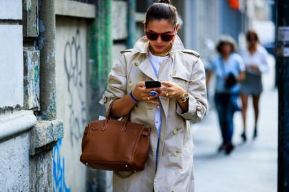 beige coat, brown bag, iphone, leather bag, necklace, sunglasses, trench coat, watch, fashion week, frenchystyle, FW, jonathan paciullo, street style, MFW, MILAN, SPRING SUMMER 2019, SS 19, atmosphere details, horizontal, detail