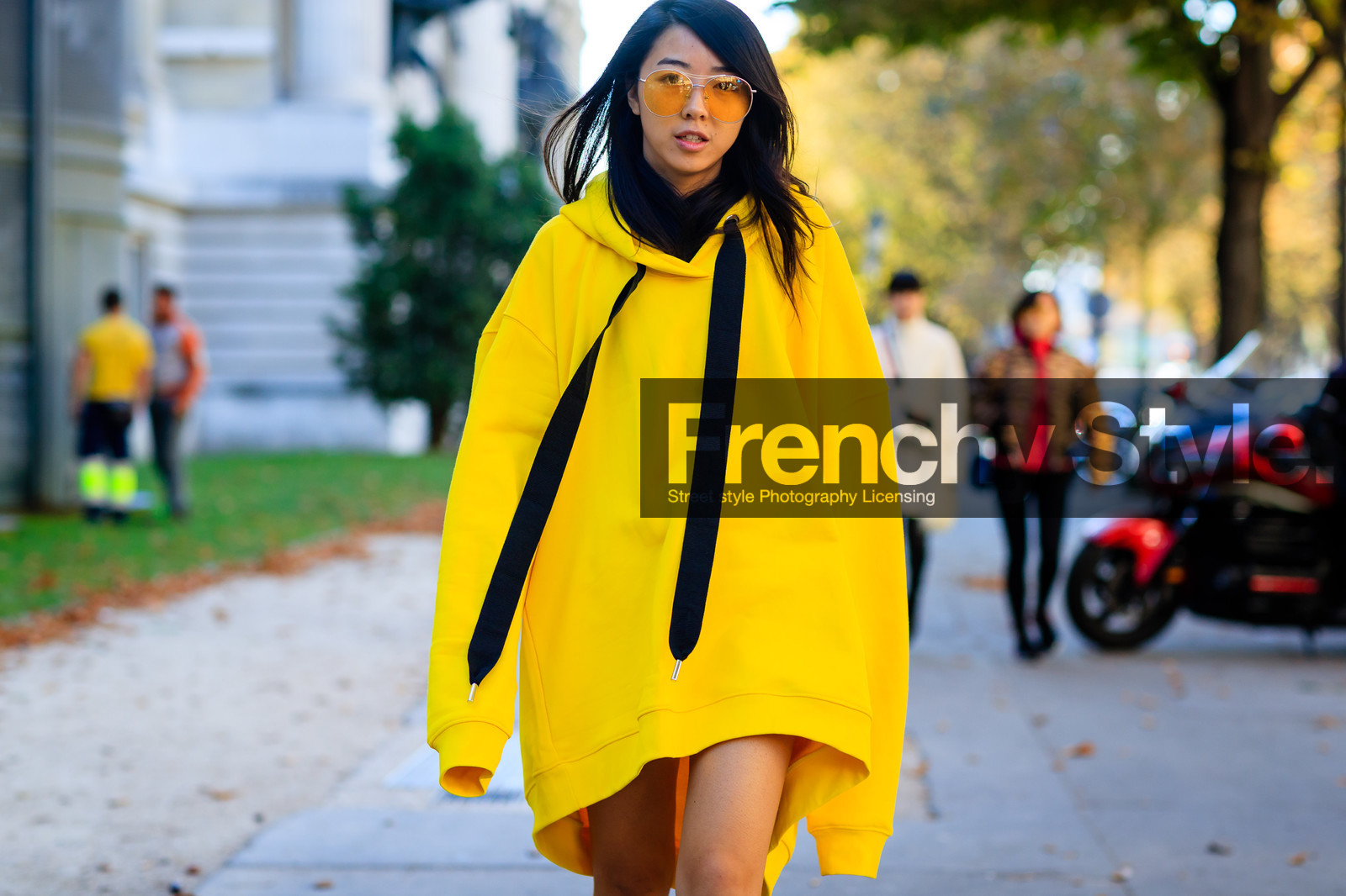 atmosphere details, detail, fashion week, frenchystyle, FW, hoodie, horizontal, jonathan paciullo, oversize, PARIS, PFW, SPRING SUMMER 2017, SS 17, street style, sunglasses, yellow sweater, yuyu zhangzou