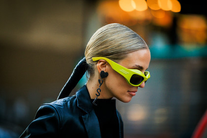saint laurent logo earrings, puffy green pouch, green sunglasses, black leather, haire lacejacket, details, hairstyle, leonie hanne, fashion week, frenchystyle, FW, jonathan paciullo, street style, NYFW, NEW YORK, AUTUMN WINTER 2022-2023, FALL WINTER 2022_2023, FW 22-23, atmosphere details, horizontal