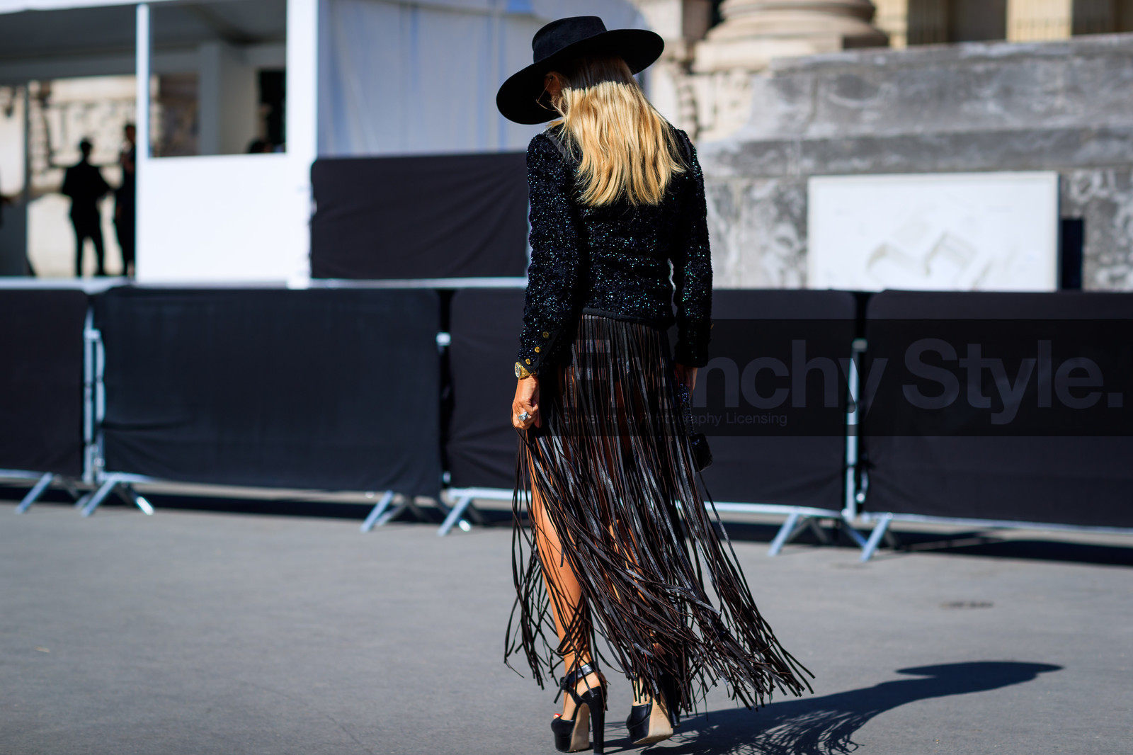 black hat, black jacket, black shoes, black skirt, fringes, glitter, graphic skirt, high heels, leather shoes, leather skirt, printed skirt, sequined jacket, shiny jacket, tone on tone, total look black, fashion week, frenchystyle, FW, jonathan paciullo, street style, PFW, PARIS, horizontal, atmosphere details, full length, AUTUMN WINTER 2018-2019, FALL WINTER 2018-2019, FW 18-19
