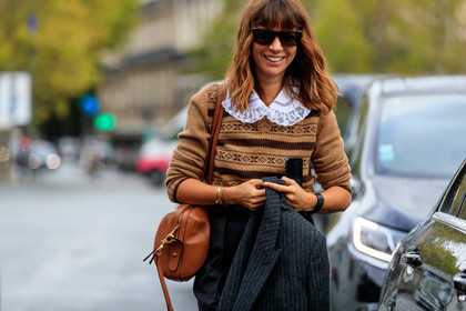 natasha goldenberg, camel pullover, beige pullover, brown pullover, jacquard pullover, big collar, miu miu pullover, miu miu shirt, dark grey pants, carrot pants, belted pants, black leather belt, animal skin belt, big ring, cartier ring, animal shape ring, brown leather bag, cartier bracelet, PARIS, PFW, SPRING SUMMER 2020, SS 20, fashion week, frenchystyle, FW, jonathan paciullo, street style, horizontal, atmosphere details, detail