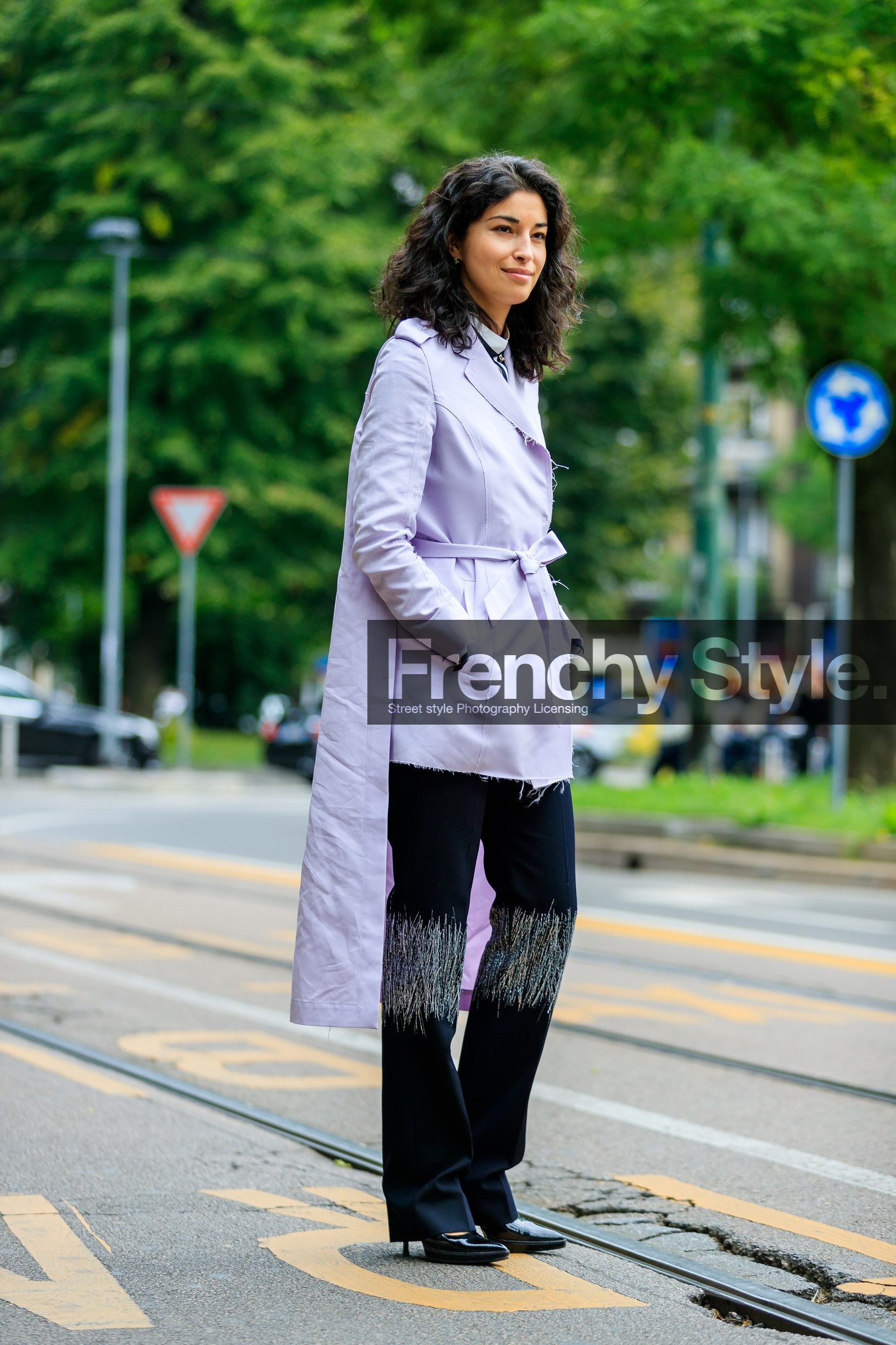 asymetric, black pants, black shoes, caroline issa, fashion week, frenchystyle, full length, FW, high heels, jonathan paciullo, leather shoes, MFW, MILAN, purple jacket, SPRING SUMMER 2017, SS 17, street style, trousers, varnished leather shoes, vertical