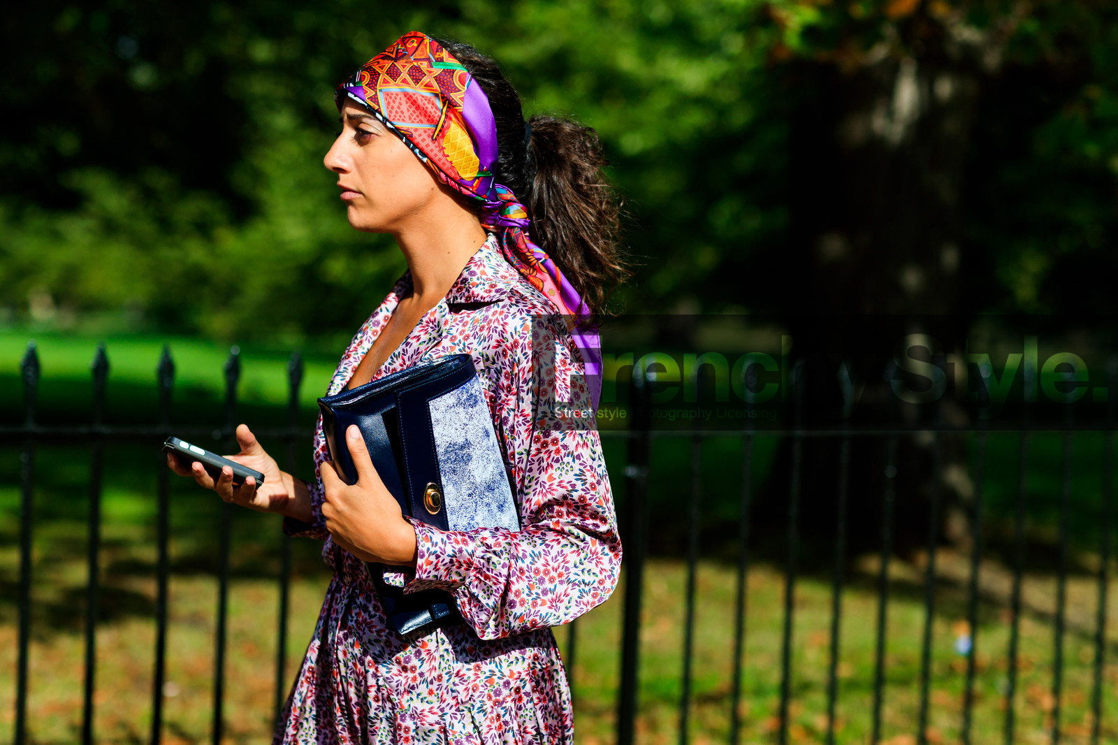 black bag, floral, flowers, graphic bag, headscarf, leather bag, multicolor dress, printed bag, printed scarf, fashion week, frenchystyle, FW, jonathan paciullo, street style, LFW, LONDON, SPRING SUMMER 2019, SS 19, atmosphere details, horizontal, detail