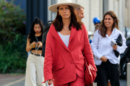 light beige hat, red suits, red jacket, red pants, chain necklace, golden necklace, multi necklace, red leather clutch, red leather bag, bottega veneta bag, loose jacket, fashion week, frenchystyle, FW, jonathan paciullo, street style, MFW, MILAN, SPRING SUMMER 2020, SS 20