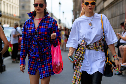 black bag, blue dress, checked, graphic dress, high boots, leather bag, msgm, necklace, pink bag, plaid, printed dress, shirt dress, sunglasses, tied up shirt, trousers, white t shirt, yellow shirt, PFW, fashion week, frenchystyle, FW, jonathan paciullo, street style, PARIS, horizontal, atmosphere details, detail, AUTUMN WINTER 2018-2019, FALL WINTER 2018-2019, FW 18-19