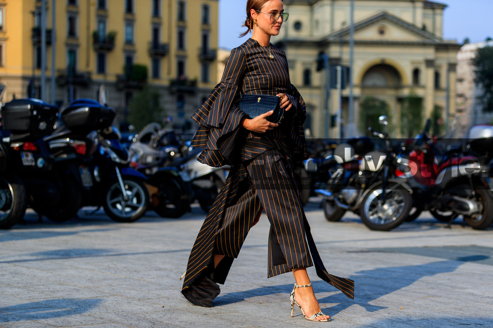 animal print, bally, beige shoes, black bag, black dress, graphic dress, high heels, leather bag, leather shoes, lena lademann, printed dress, ruffles, snake print, striped dress, sunglasses, fashion week, frenchystyle, FW, jonathan paciullo, street style, MFW, MILAN, SPRING SUMMER 2019, SS 19, atmosphere details, horizontal, detail