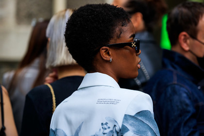 black sunglasses, square shape glasses, off white sunglasses, close up detail, hoop earrings, silvered earrings, diamond earrings, didi stone, fashion week, frenchystyle, FW, jonathan paciullo, street style, PFW, PARIS, AUTUMN WINTER 2021-2022, FALL WINTER 2021-2022, FW 21-22, atmosphere details, horizontal, detail