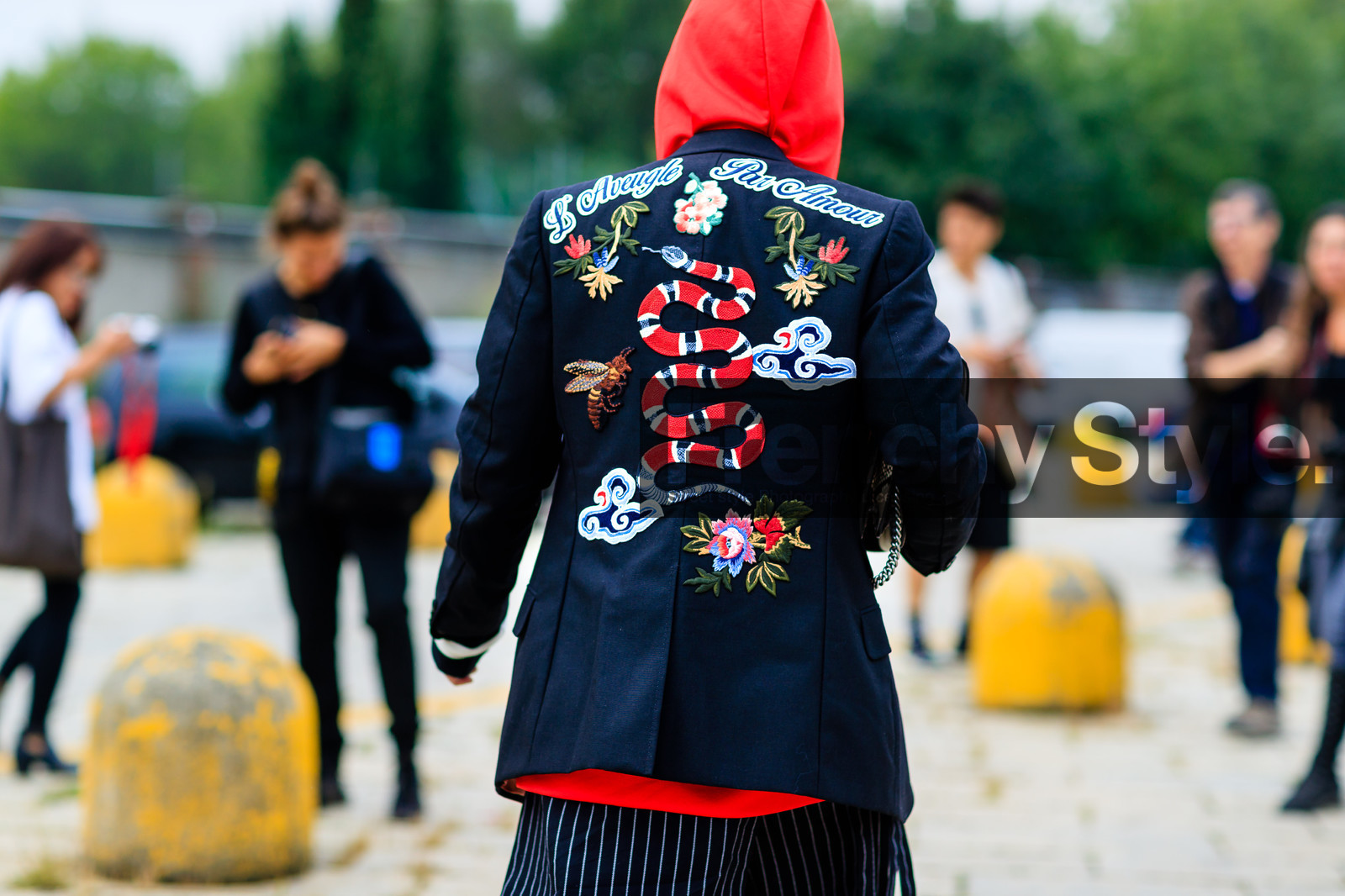 atmosphere details, black jacket, detail, embroidered jacket, embroideries, fashion week, frenchystyle, FW, gucci, hood, hoodie, horizontal, jonathan paciullo, MFW, MILAN, red sweater, snake print, SPRING SUMMER 2017, SS 17, street style