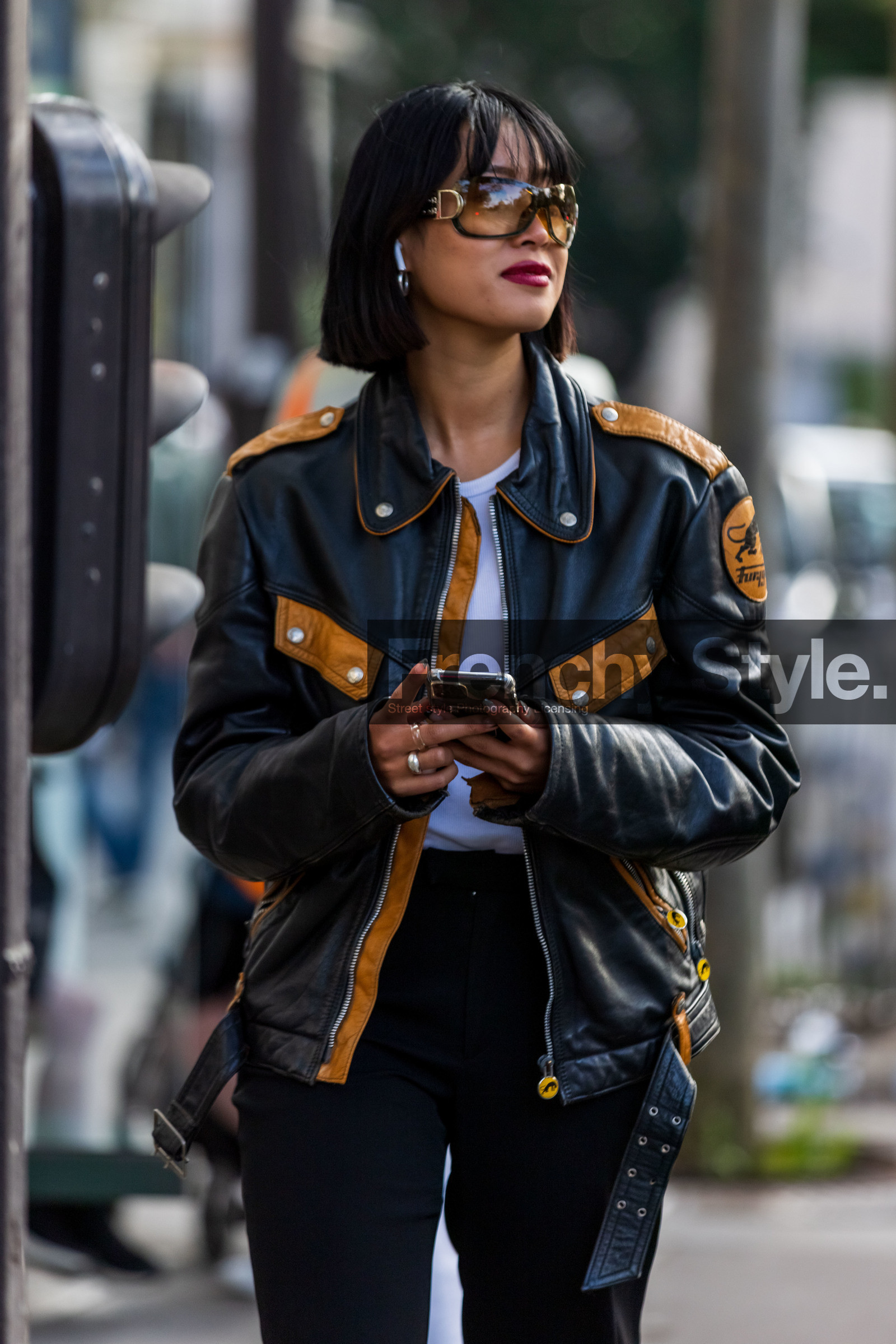 black jacket, black pants, jacket, leather jacket, oversize sunglasses, sunglasses, white t-shirt, street style, jonathan paciullo, FW, frenchystyle, fashion week, PFW, PARIS, SPRING SUMMER 2022, SS 22, vertical, atmosphere details
