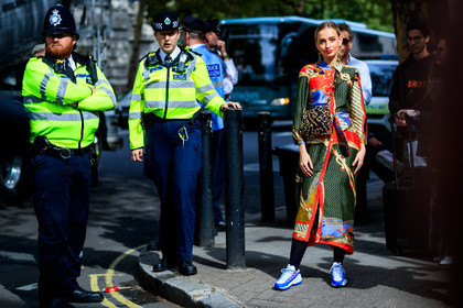 blue sneakers, brown bag, earrings, graphic bag, graphic dress, hermès, leather bag, leather shoes, multicolor dress, printed bag, printed dress, red lips, fashion week, frenchystyle, FW, jonathan paciullo, street style, LFW, LONDON, SPRING SUMMER 2019, SS 19, atmosphere details, horizontal, full length