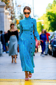 blue dress, fashion week, frenchystyle, full length, FW, high heels, jonathan paciullo, leather shoes, long dress, NEW YORK, NYFW, pink shoes, pleats, printed dress, SPRING SUMMER 2018, SS 18, street style, sunglasses, vertical
