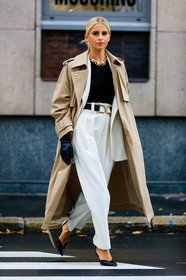 beige trench coat, white jacket, white pants, white suits, black pullover, black leather shoes, black leather pumps, mary jane shoes, high heels shoes, high waist pants, carrot pants, belted pants, black leather belt, black top, black leather gloves, golden buckle belt, golden necklace, big necklace, loose pants, bottega veneta necklace, caro daur, street style, jonathan paciullo, FW, frenchystyle, fashion week, MFW, MILAN, SPRING SUMMER 2021, SS 21, vertical, full length