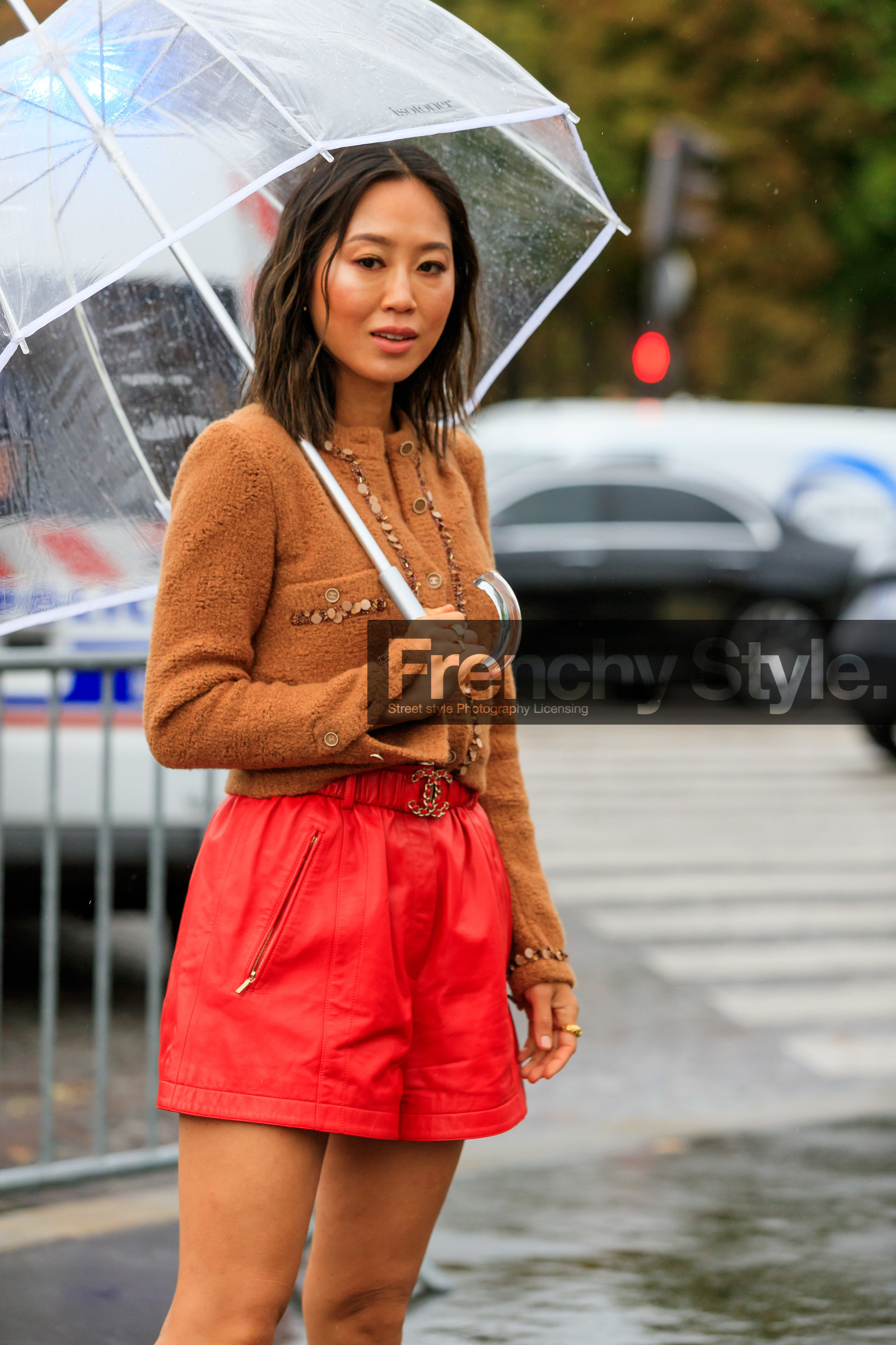 aimee song, beige jacket, tweed jacket, red leather shorts, red shorts, chanel belt, chanel jacket, belted shorts, red leather belt, PARIS, PFW, SPRING SUMMER 2020, SS 20, fashion week, frenchystyle, FW, jonathan paciullo, street style, vertical, atmosphere details, detail