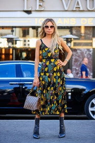 brown bag, fendi, graphic bag, graphic dress, high heels, leather bag, leather shoes, monogram, multicolor dress, pleats, printed bag, printed dress, sunglasses, yellow dress, PFW, fashion week, frenchystyle, FW, jonathan paciullo, street style, PARIS, vertical, full length, AUTUMN WINTER 2018-2019, FALL WINTER 2018-2019, FW 18-19, erica pelosini