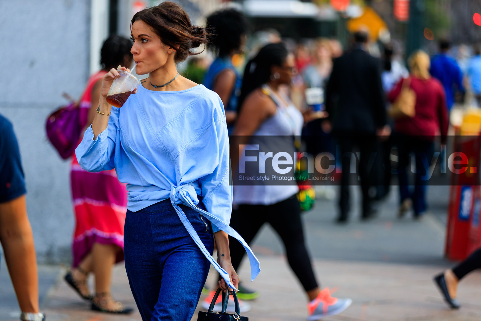 atmosphere details, blue denim, blue shirt, choker, denim pants, detail, fashion week, frenchystyle, FW, horizontal, jeans, jonathan paciullo, NEW YORK, NYFW, SPRING SUMMER 2017, SS 17, street style, tied up shirt, trousers, woman