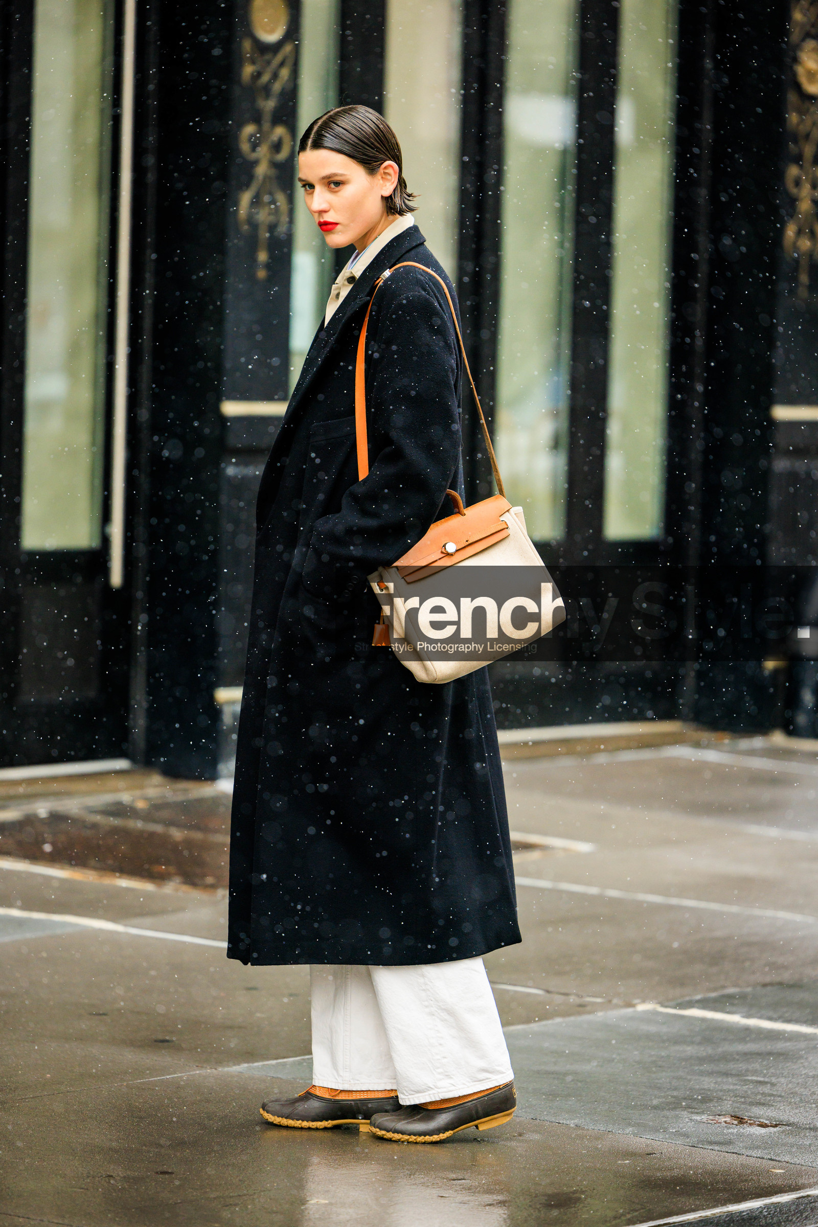 black coat, winter coat, hermes handbag, crossbody bag, hermes crossbody, short hair, red lips, casual chic style, wideleg pants, white pants, brown boots, fashion week, frenchystyle, FW, jonathan paciullo, street style, NYFW, NEW YORK, AUTUMN WINTER 2022-2023, FALL WINTER 2022_2023, FW 22-23, vertical, full length, model
