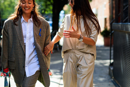 atmosphere details, beige pants, beige shirt, brown jacket, brown pants, checked pants, detail, earrings, fashion week, frenchystyle, FW, horizontal, jonathan paciullo, NEW YORK, NYFW, rachael wang, SPRING SUMMER 2018, SS 18, street style, sunglasses, tone on tone, total look beige, trousers, watch