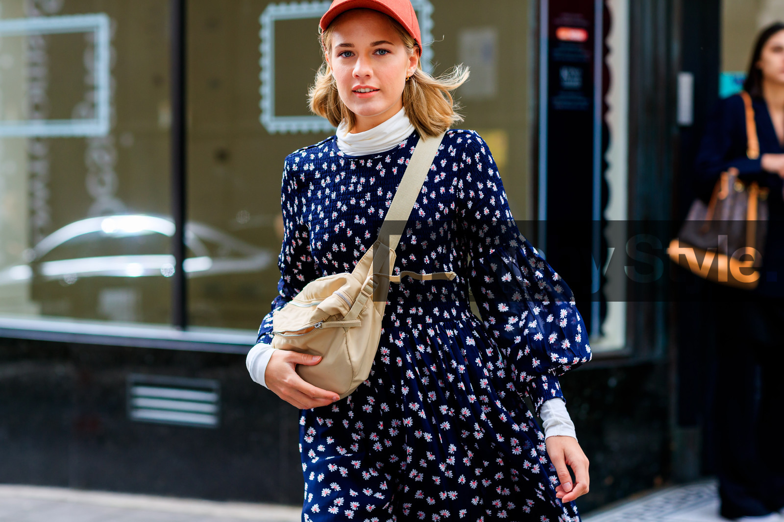 beige bag, blue dress, fanny pack, floral, flowers, graphic dress, leather bag, printed dress, red cap, fashion week, frenchystyle, FW, jonathan paciullo, street style, LFW, LONDON, SPRING SUMMER 2019, SS 19, atmosphere details, horizontal, detail