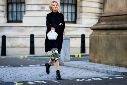 black shoes, black sweater, candice lake, danse lente, graphic skirt, leather bag, leather shoes, printed skirt, white bag, fashion week, frenchystyle, FW, jonathan paciullo, street style, LFW, LONDON, SPRING SUMMER 2019, SS 19, atmosphere details, horizontal, full length