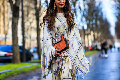 animal print, atmosphere details, AUTUMN WINTER 2016-2017, AW 16-17, beige knit, beige pants, beige poncho, brown bag, checked cardigan, checked pants, checked poncho, checked sweater, chloe, detail, FALL WINTER 2016-2017, fashion week, frenchystyle, FW, FW 16-17, graphic pants, graphic poncho, horizontal, jonathan paciullo, leather bag, negin mirsalehi, PARIS, PFW, plaid, poncho, printed pants, printed poncho, snake print, street style, tartan, trousers, wide pants, wool pants