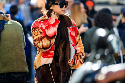 beret, black hat, brown fur, brown jacket, fur jacket, graphic jacket, leaf greener, multicolor jacket, printed jacket, sunglasses, fashion week, frenchystyle, FW, jonathan paciullo, street style, PFW, PARIS, AUTUMN WINTER 2019-2020, AW 19-20, FALL WINTER 2019-2020, FW 19-20, horizontal, atmosphere details, detail