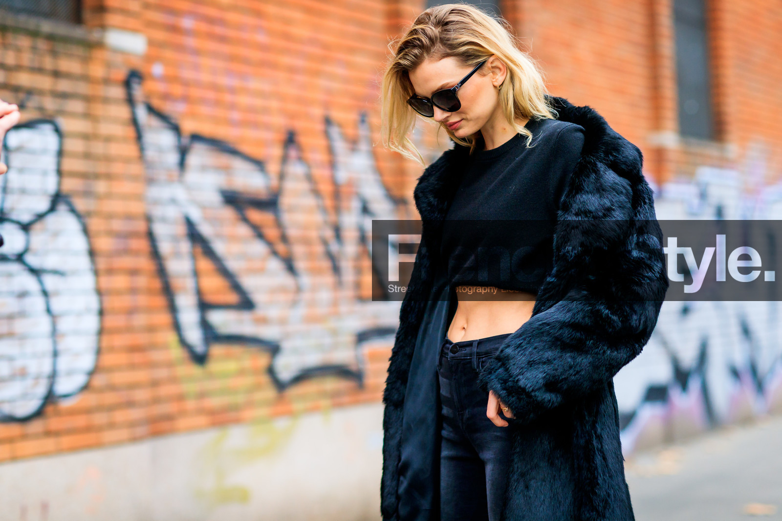 atmosphere details, AUTUMN WINTER 2017-2018, AW 17-18, black denim, black fur coat, black sweater, cropped top, denim pants, detail, FALL WINTER 2017-2018, fashion week, frenchystyle, FW, FW 17-18, horizontal, jeans, jonathan paciullo, lily donaldson, MFW, MILAN, model, street style, sunglasses, tone on tone, total look black, trousers