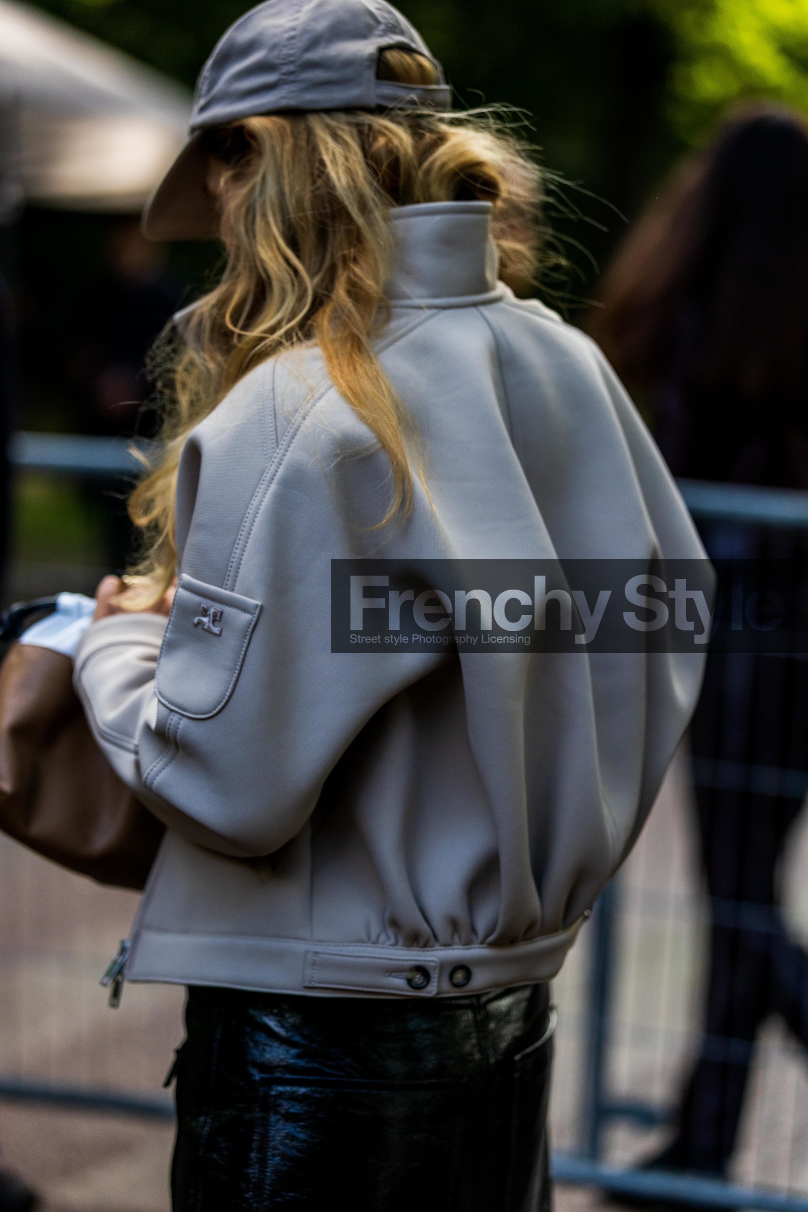 back, back detail, black skirt, cap, courreges jacket, grey cap, grey jacket, jacket, leather skirt, skirt, street style, jonathan paciullo, FW, frenchystyle, fashion week, PFW, PARIS, SPRING SUMMER 2022, SS 22, vertical, atmosphere details