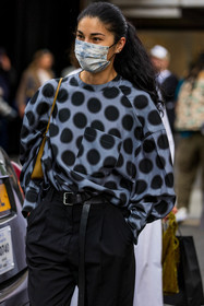 Caroline Issa, print, top, shirt, belt, black, trousers, DOT, fashion week, frenchystyle, FW, jonathan paciullo, street style, SPRING SUMMER 2022, SS 22, LFW, LONDON, vertical, atmosphere details, detail