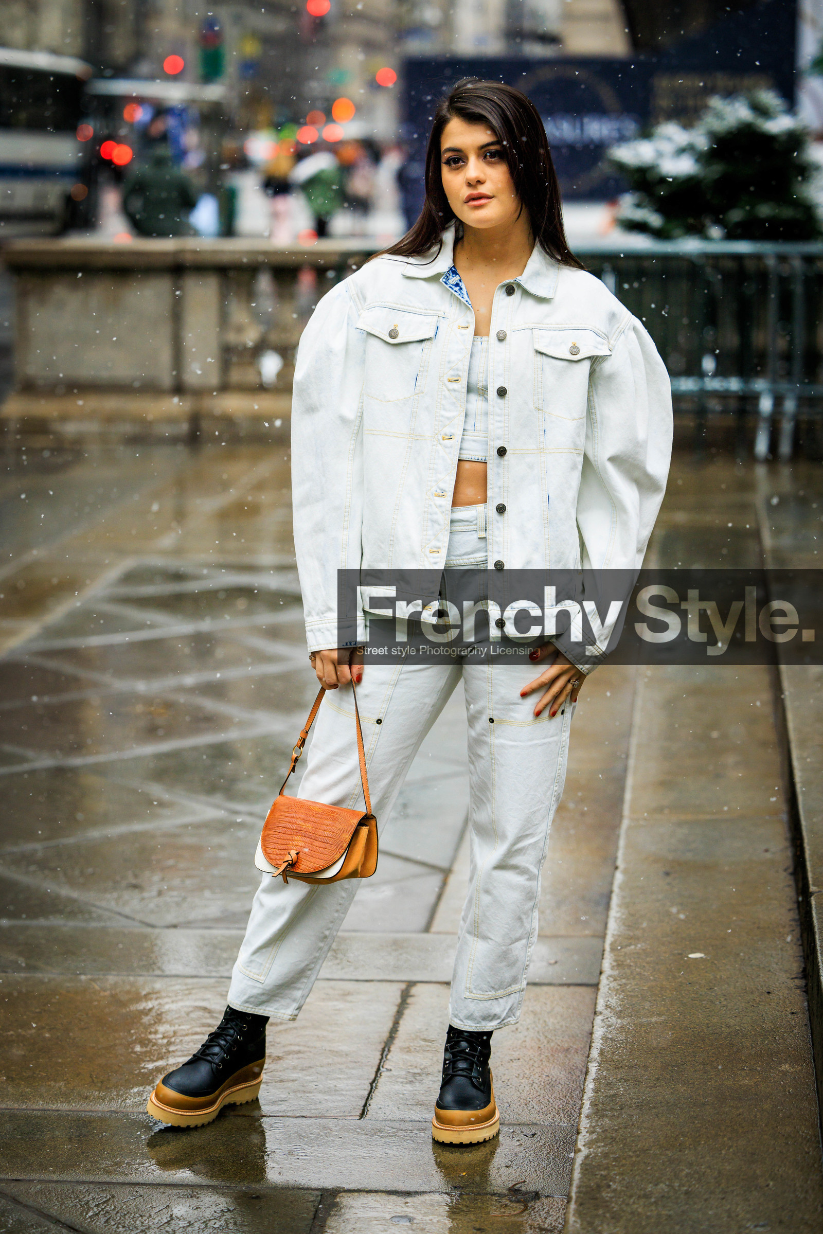 full denim look, full look, full white look, white denim, white jacket, white top, white pants, combat boots, black boots, mini handbag, leather bag, orange bag, Sofia Black D'Elia, fashion week, frenchystyle, FW, jonathan paciullo, street style, NYFW, NEW YORK, AUTUMN WINTER 2022-2023, FALL WINTER 2022_2023, FW 22-23, vertical, full length