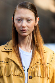 model, nude make up, yellow leather jacket, fringe jacket, cowboy jacket, make up, make up details, close up detail, hair details, fashion week, frenchystyle, FW, jonathan paciullo, street style, MFW, MILAN, AUTUMN WINTER 2020-2021, FALL WINTER 2020-2021, FW 20-21, vertical, atmosphere details, detail, portrait
