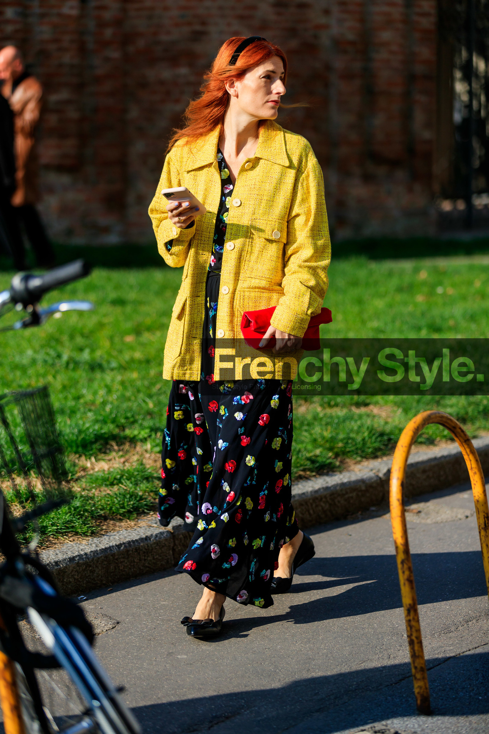 sara moschini, yellow jacket, tweed jacket, long dress, black dress, black headband, velvet headband, sequins dress, floral embroidered dress, velvet clutch, red clutch, black leather ballerina, ferragamo shoes, multicolor dress, fashion week, frenchystyle, FW, jonathan paciullo, street style, MFW, MILAN, AUTUMN WINTER 2020-2021, FALL WINTER 2020-2021, FW 20-21, vertical, full length