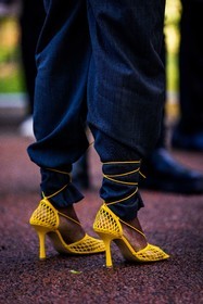 bottega veneta sandals, close up, detail, lace up shoes, yellow sandals, yellow shoes, street style, jonathan paciullo, FW, frenchystyle, fashion week, PFW, PARIS, SPRING SUMMER 2022, SS 22, vertical, atmosphere details