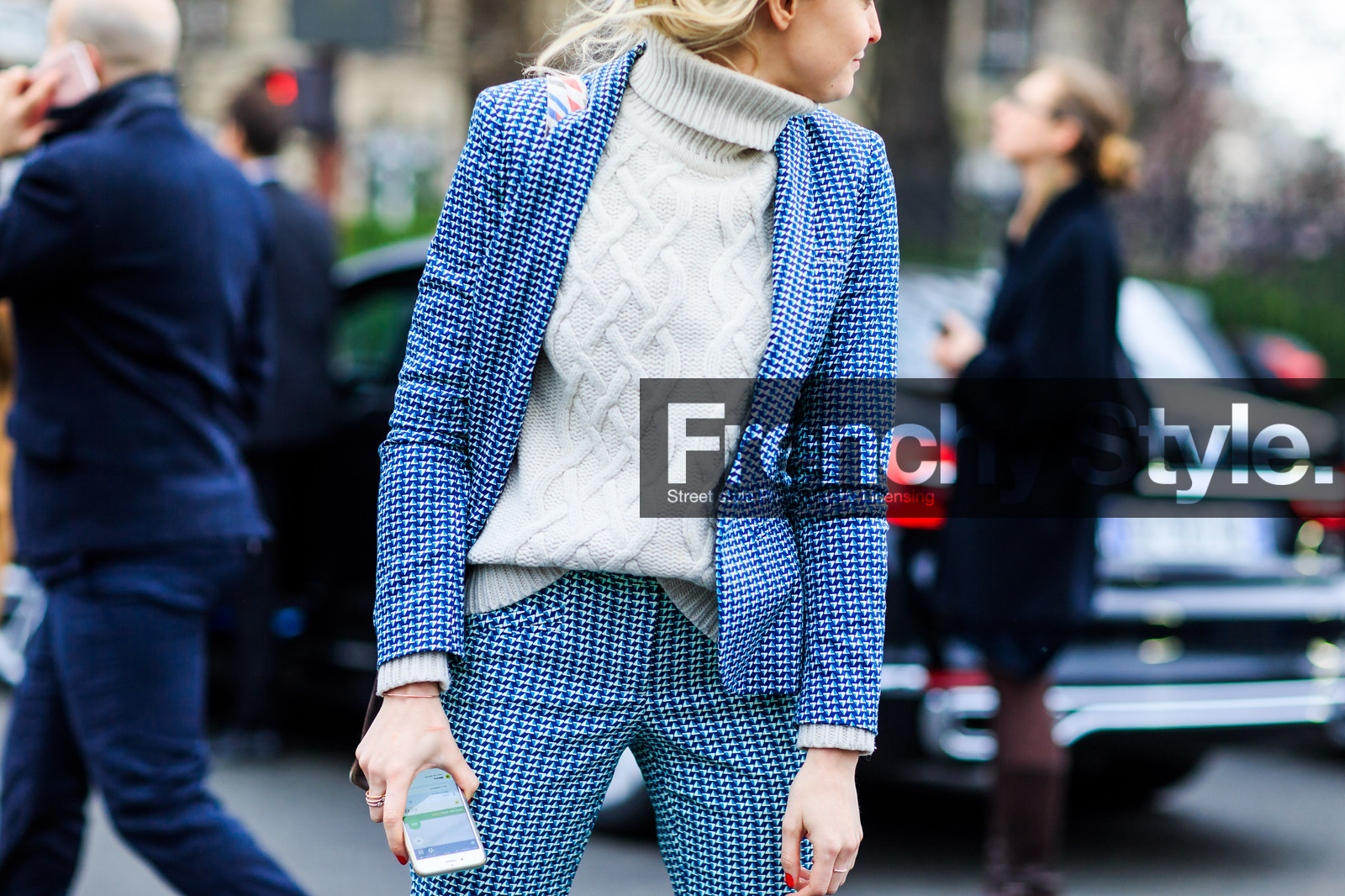 atmosphere details, AUTUMN WINTER 2016-2017, AW 16-17, blazer, blue jacket, blue pants, blue suit, detail, FALL WINTER 2016-2017, fashion week, frenchystyle, FW, FW 16-17, graphic jacket, graphic pants, graphic suit, horizontal, iphone, jonathan paciullo, PARIS, PFW, printed jacket, printed pants, printed suit, street style, trousers, turtleneck sweater, white knit, white sweater