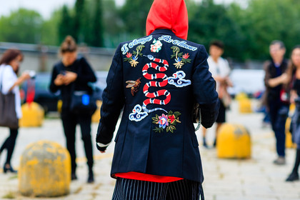 atmosphere details, black jacket, detail, embroidered jacket, embroideries, fashion week, frenchystyle, FW, gucci, hood, hoodie, horizontal, jonathan paciullo, MFW, MILAN, red sweater, snake print, SPRING SUMMER 2017, SS 17, street style