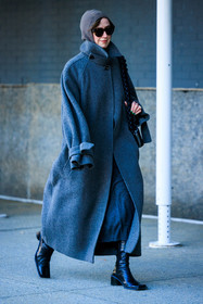 grey trench coat, wool trench, long trench coat, grey hoodie, black boots, leather boots, black handbag, leather handbag, minimal look, black sunglasses, street style, jonathan paciullo, FW, frenchystyle, fashion week, NYFW, NEW YORK, AUTUMN WINTER 2022-2023, FALL WINTER 2022_2023, FW 22-23, vertical, full length