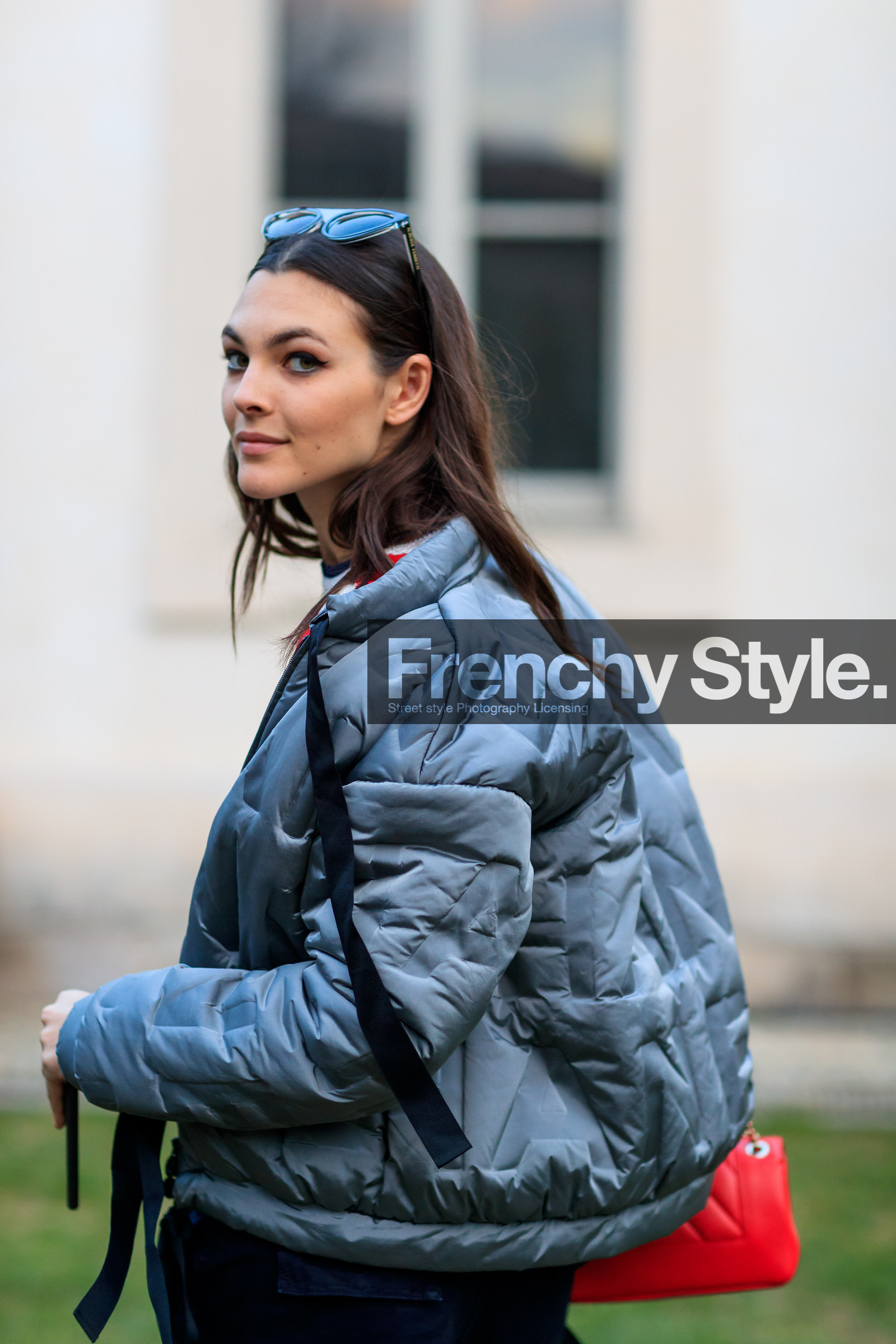 down jacket, eyeliner, grey jacket, leather bag, fashion week, frenchystyle, FW, jonathan paciullo, street style, MFW, MILAN, AUTUMN WINTER 2018-2019, FALL WINTER 2018-2019, FW 18-19, vertical, detail, atmosphere details, model, vittoria cerretti