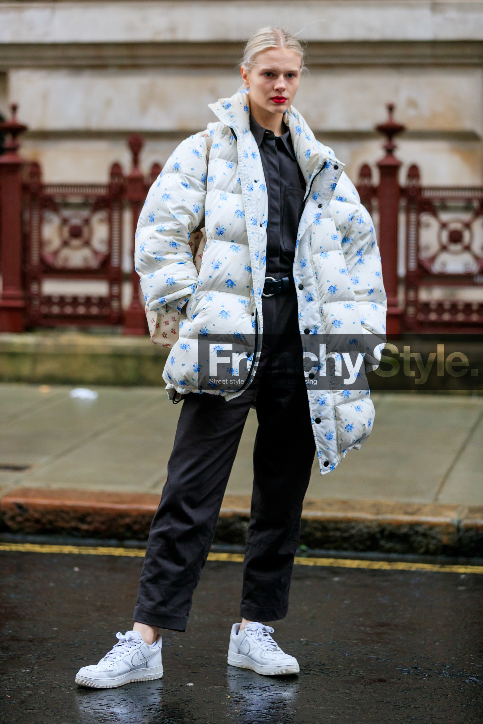 model, white coat, white leather sneakers, nike shoes, down jacket, floral printed coat, light blue coat, black shirt, black pants, fashion week, frenchystyle, FW, jonathan paciullo, street style, LFW, LONDON, AUTUMN WINTER 2020-2021, FALL WINTER 2020-2021, FW 20-21, vertical, full length