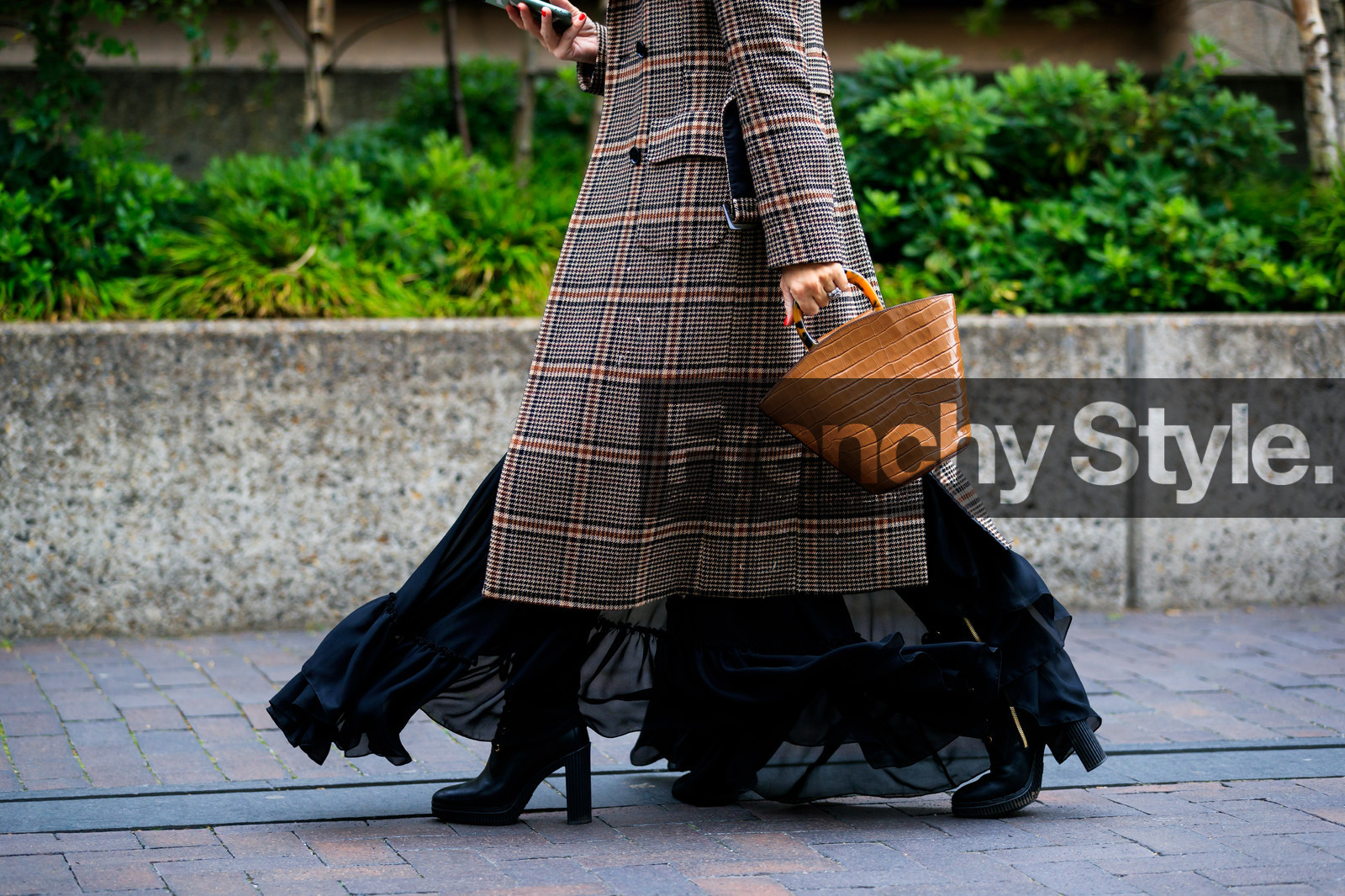 black shoes, black skirt, brown bag, brown coat, checked, graphic jacket, high heels, leather bag, leather shoes, plaid, printed jacket, tartan, fashion week, frenchystyle, FW, jonathan paciullo, street style, LFW, LONDON, SPRING SUMMER 2019, SS 19, atmosphere details, horizontal, detail
