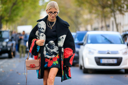 caro daur, valentino bag, valentino coat, valentino dress, black coat, black dress, black glasses, floral embroidered coat, floral embroidered dress, floral printed coat, floral printed dress, red coat, red dress, grey coat, grey dress, mini dress, golden necklace, big chain necklace, multi necklace, light pink leather bag, PARIS, PFW, SPRING SUMMER 2020, SS 20, fashion week, frenchystyle, FW, jonathan paciullo, street style, horizontal, atmosphere details, detail