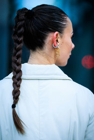 pony tail braided, hairstyle, golden pendant, golden earring, silver loop, furry white jacket, back details, alice barbier, fashion week, frenchystyle, FW, jonathan paciullo, street style, NYFW, NEW YORK, AUTUMN WINTER 2022-2023, FALL WINTER 2022_2023, FW 22-23, vertical, atmosphere details