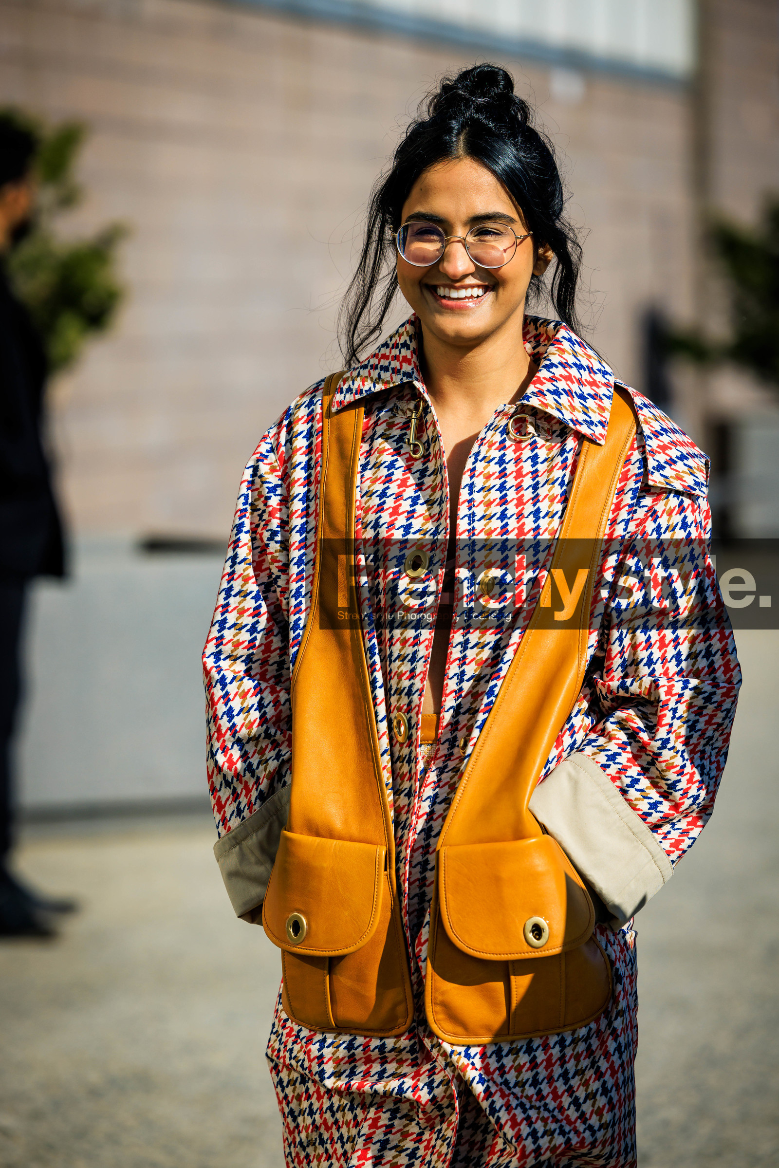 yellow veste, leather sleeveless veste, plaid multicolor jacket, red and blue jacket, printed jacket, glasses, hair bow, fashion week, frenchystyle, FW, jonathan paciullo, street style, NYFW, NEW YORK, AUTUMN WINTER 2022-2023, FALL WINTER 2022_2023, FW 22-23, vertical, atmosphere details