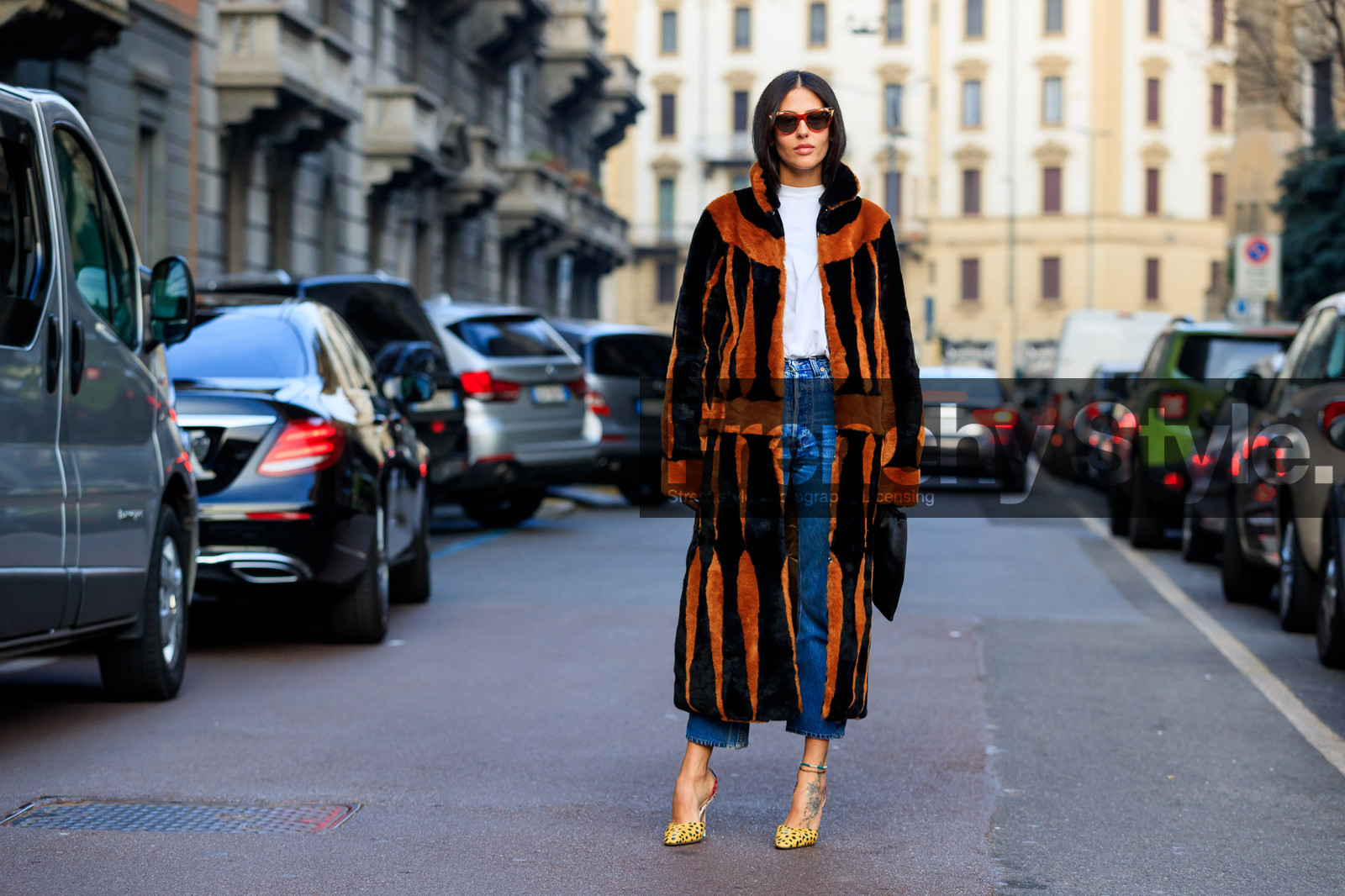 atmosphere details, AUTUMN WINTER 2017-2018, AW 17-18, black bag, blue denim, brown coat, brown fur, denim pants, FALL WINTER 2017-2018, fashion week, frenchystyle, full length, Fur coat, FW, FW 17-18, gilda ambrosio, high heels, horizontal, jeans, jonathan paciullo, leather bag, leather shoes, MFW, MILAN, printed shoes, street style, sunglasses, trousers, white t shirt, yellow shoes